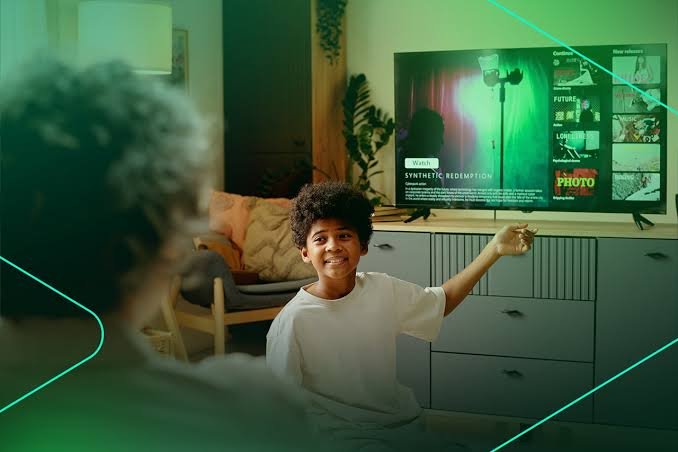 Torcedor assistindo futebol ao vivo